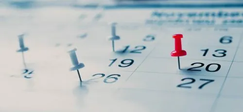 Kalender mit markierten Reisetagen zur flexiblen Urlaubsplanung