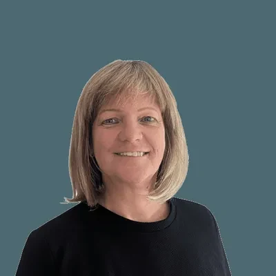 Corinna West, Reiseverkehrskauffrau