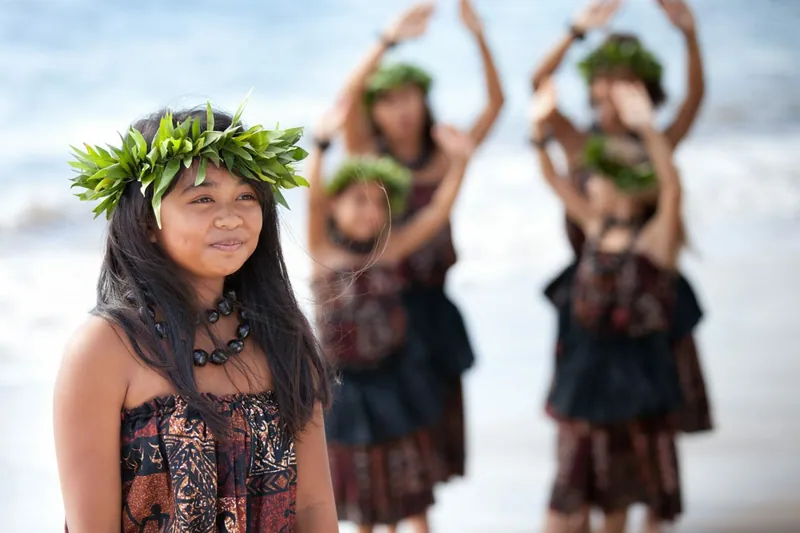 Hula-Tänzerin am Strand von Hawaii